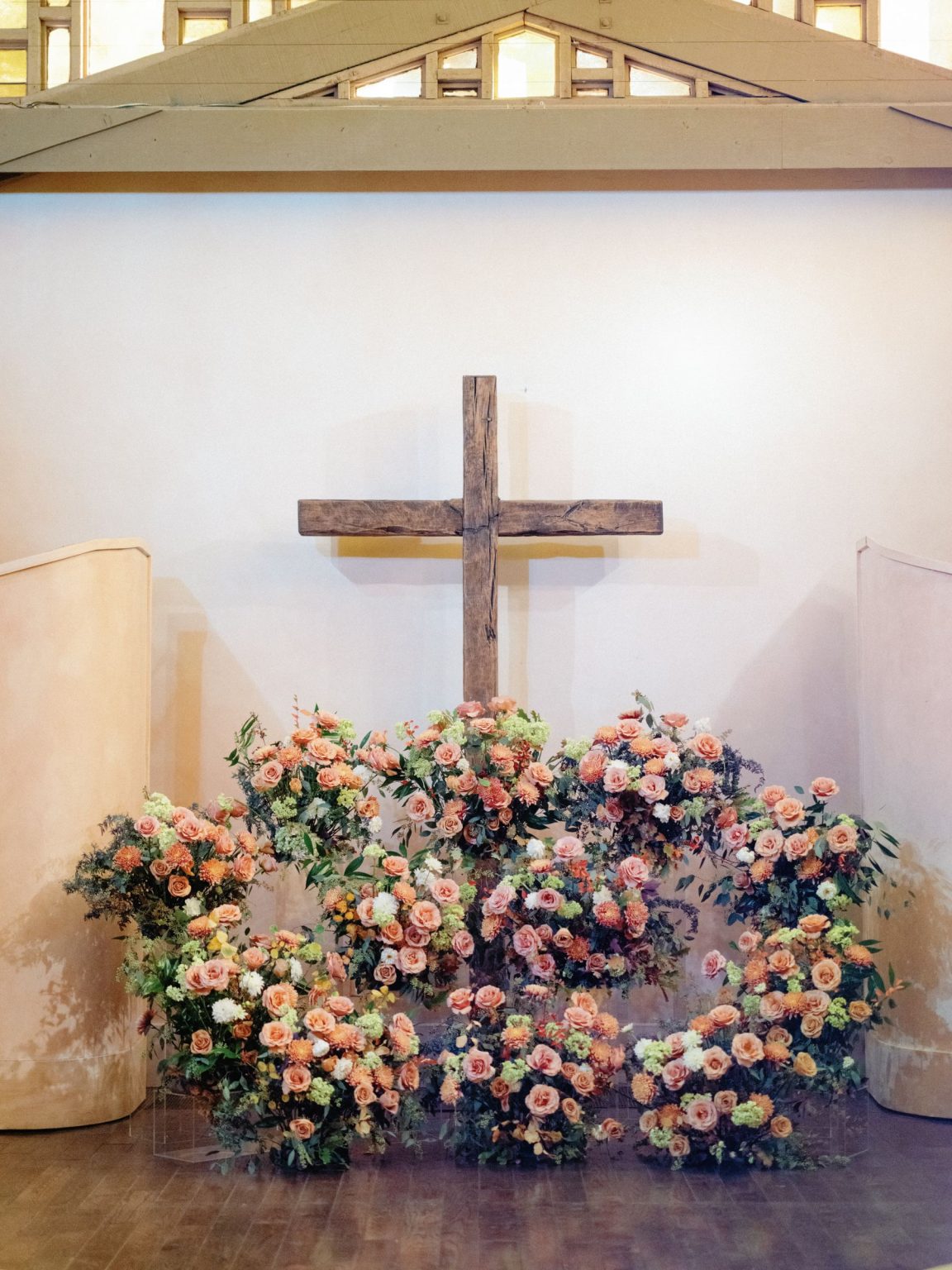 Kayla & Patrick's wedding at the Aspen Chapel and the Caribou Club: the altar florals at the Aspen Chapel