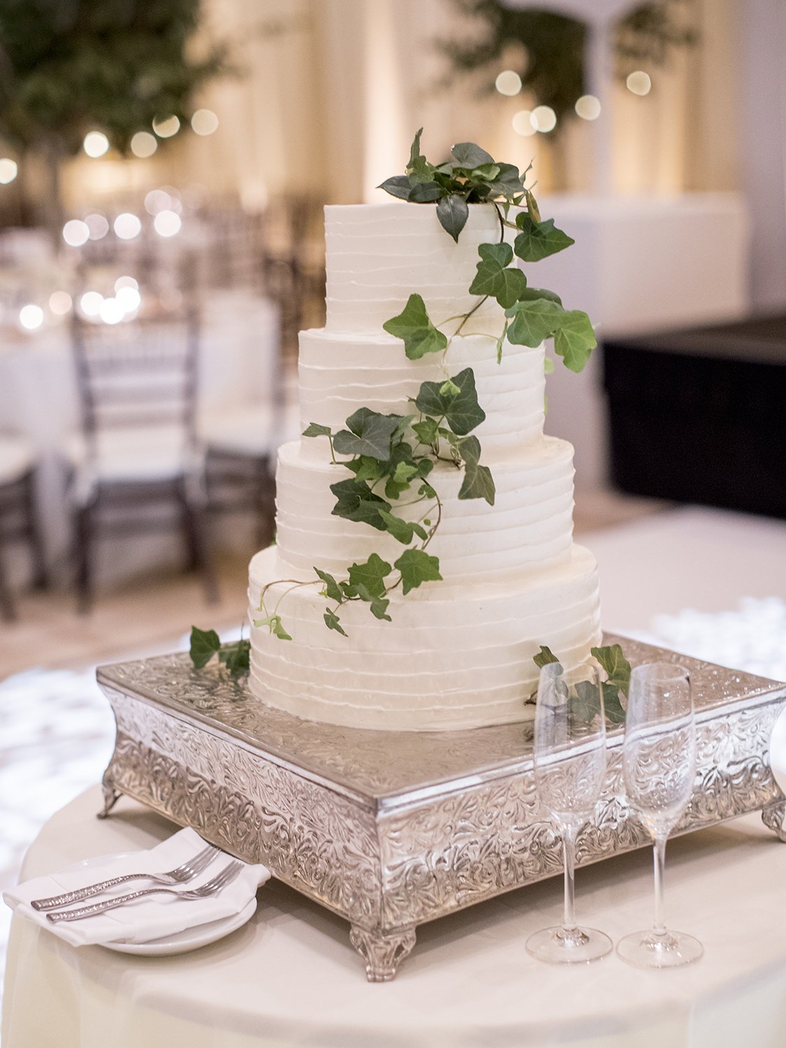 Coley & Teddy's wedding at the Aspen Chapel and Hotel Jerome: the wedding cake with trailing ivy