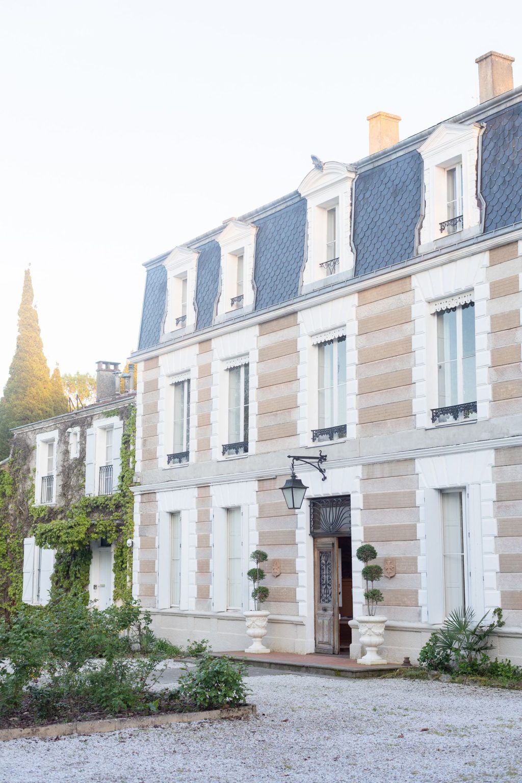 Château Saint Joseph FAM trip in the South of France: the château from the gravel drive