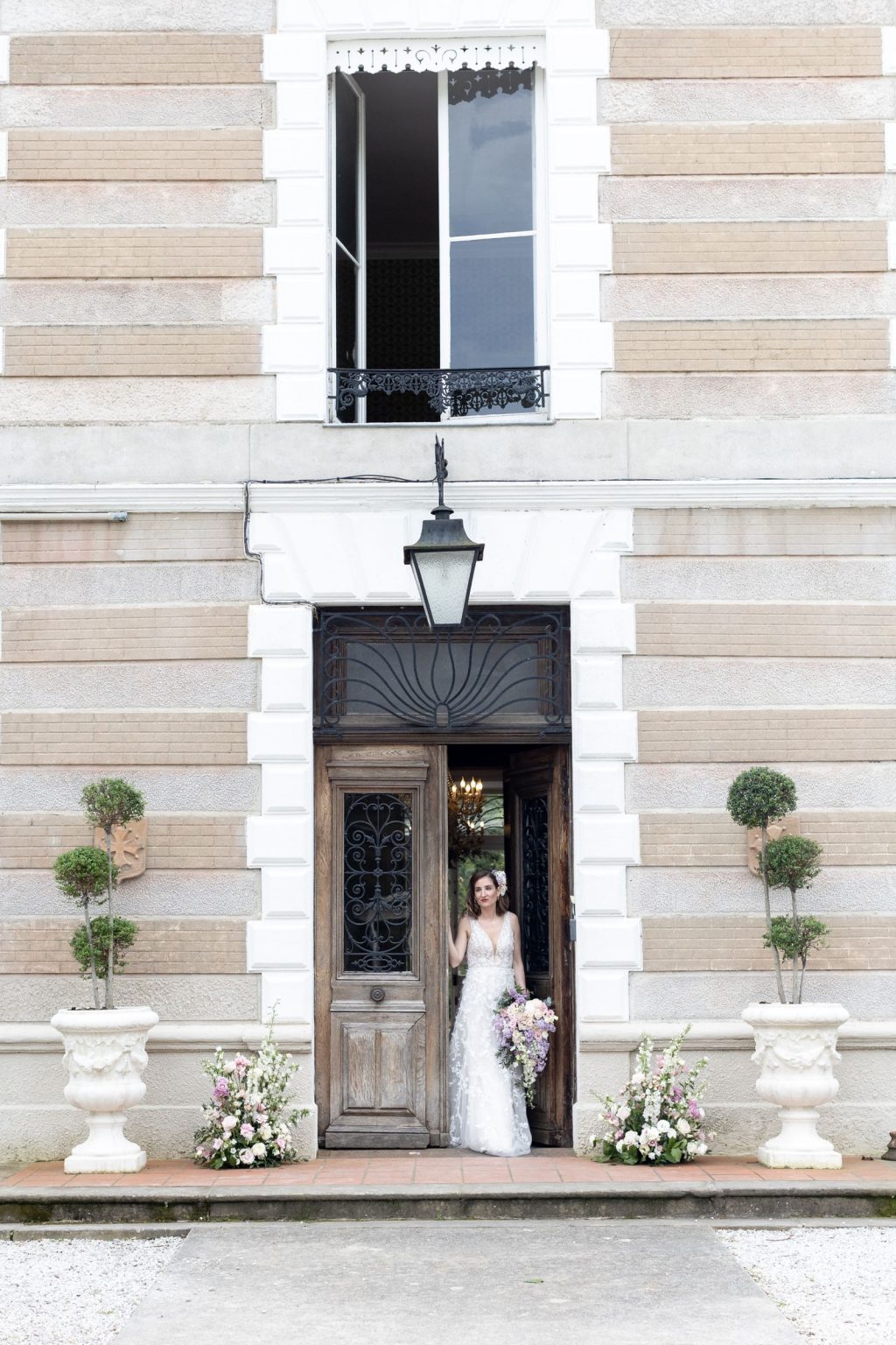 Château Saint Joseph FAM trip in the South of France: the groom at the château door