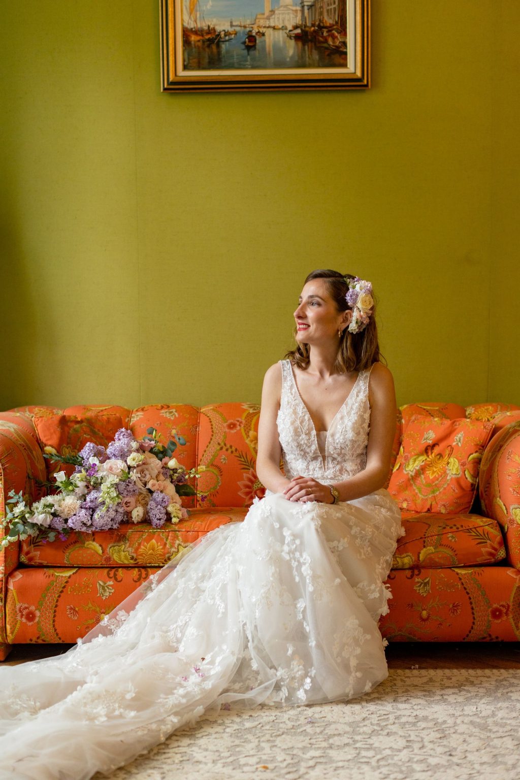Château Saint Joseph FAM trip in the South of France: the bride on an orange velvet sofa