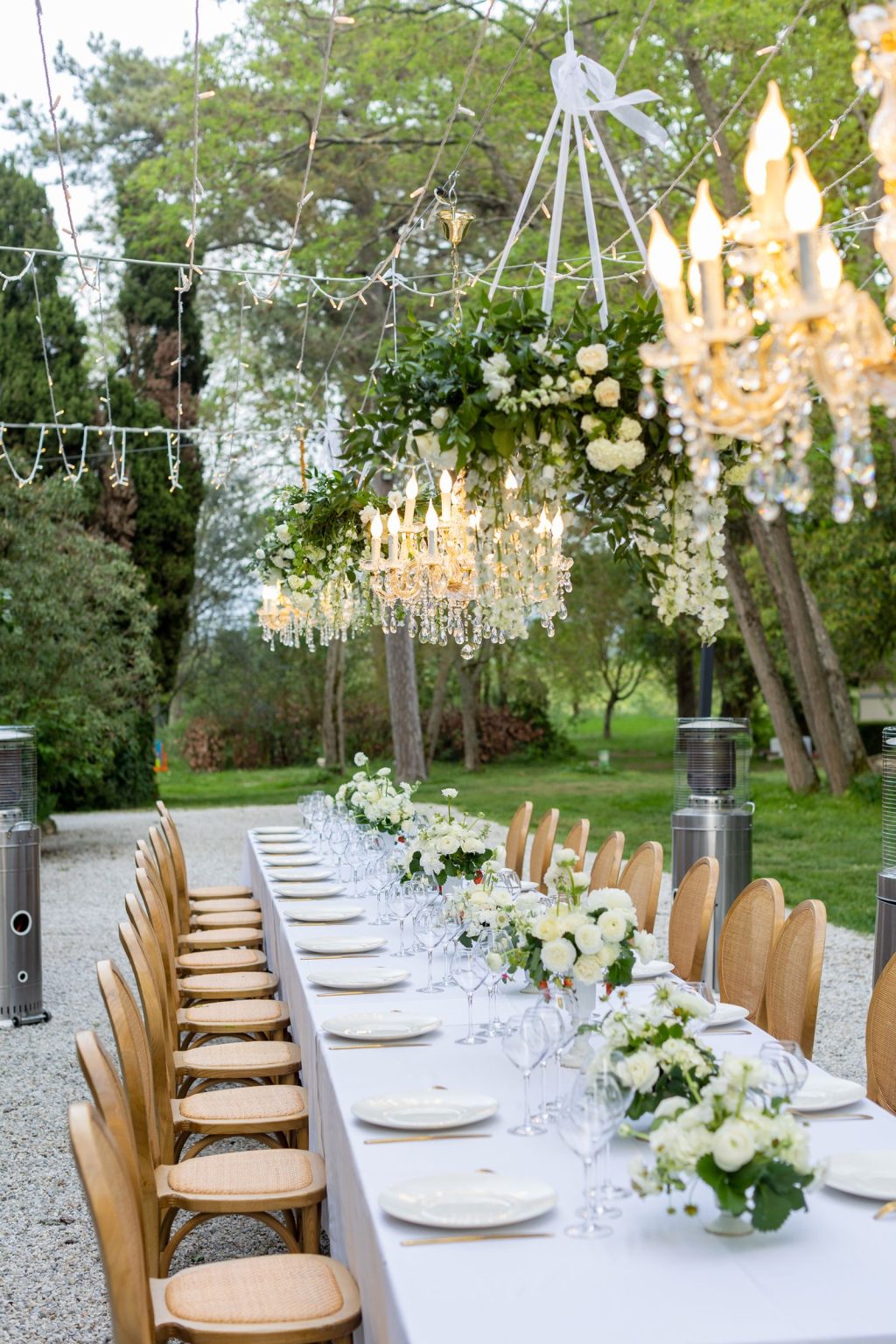 Château Saint Joseph FAM trip in the South of France: the white-and-gold dinner table beneath chandeliers