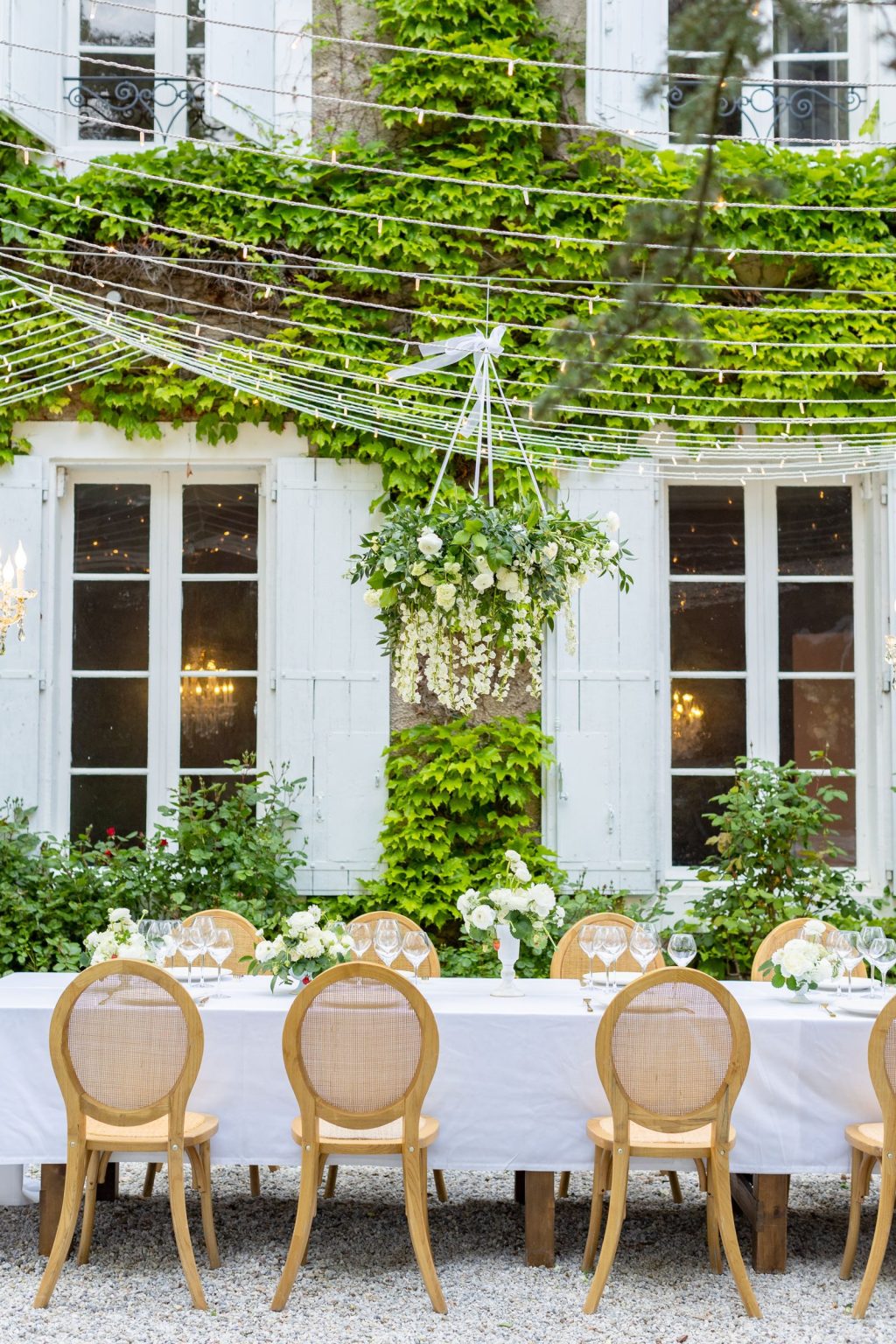 Château Saint Joseph FAM trip in the South of France: long tables along the ivy-covered façade