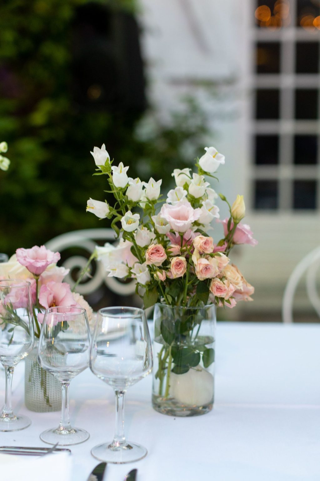 Château Saint Joseph FAM trip in the South of France: blush florals and candlelight