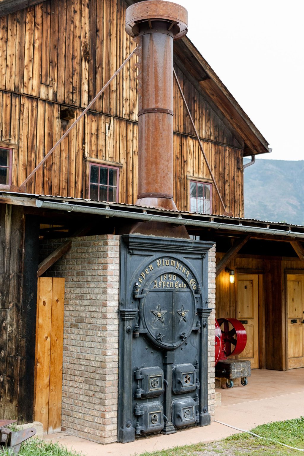 Elizabeth and Bloor's wedding in Aspen: the western welcome party at the Holden Marolt Mining Museum