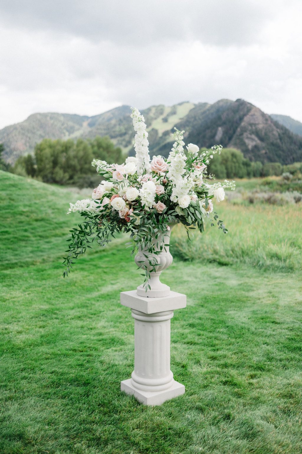 Elizabeth and Bloor's wedding in Aspen: the ceremony at Aspen Meadows Resort