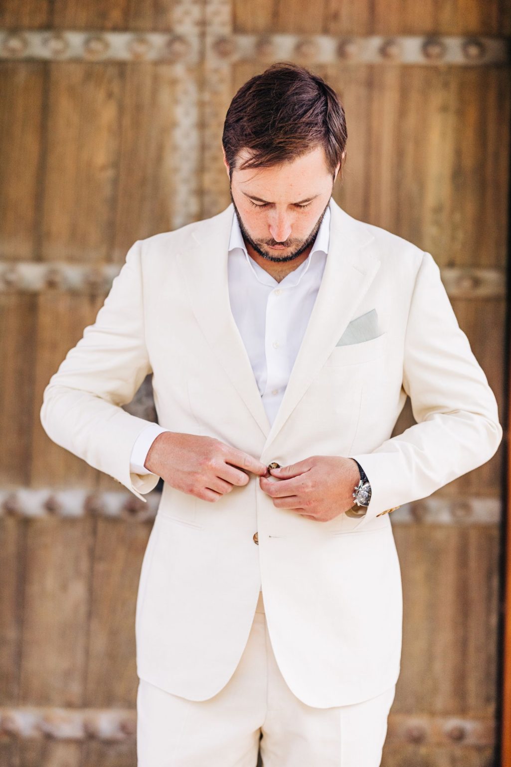 Julie & Tobias's wedding on the Northstar Preserve, Aspen: the groom getting dressed
