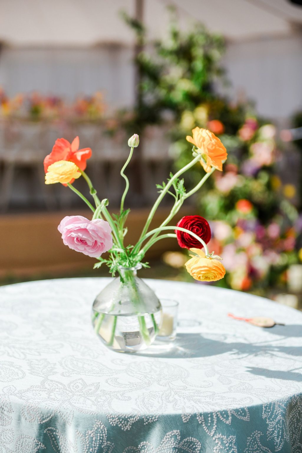 Julie & Tobias's wedding on the Northstar Preserve, Aspen: a cocktail table arrangement