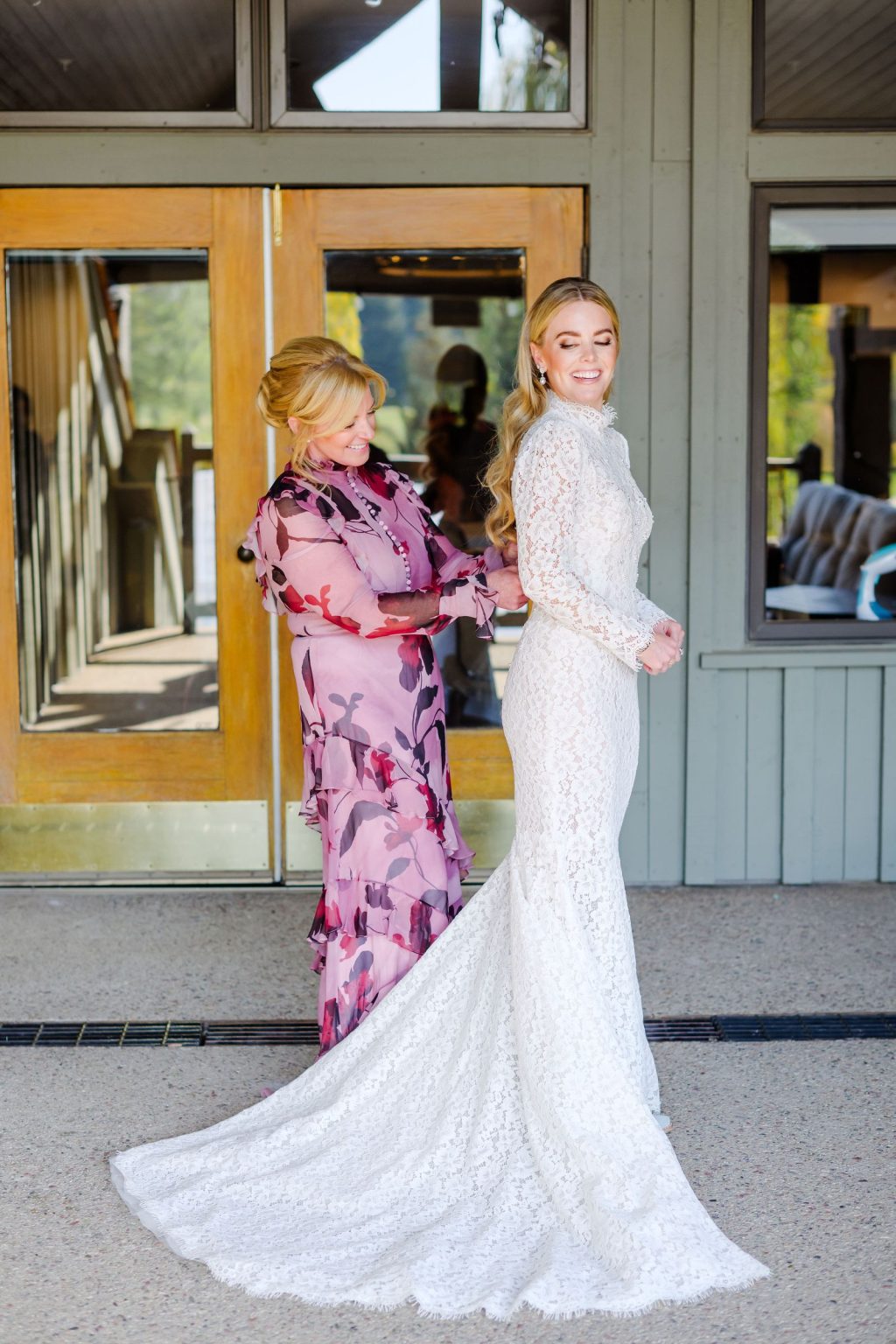 Ryann and Cole's wedding at the Snowmass Club, Snowmass Village: getting ready and details