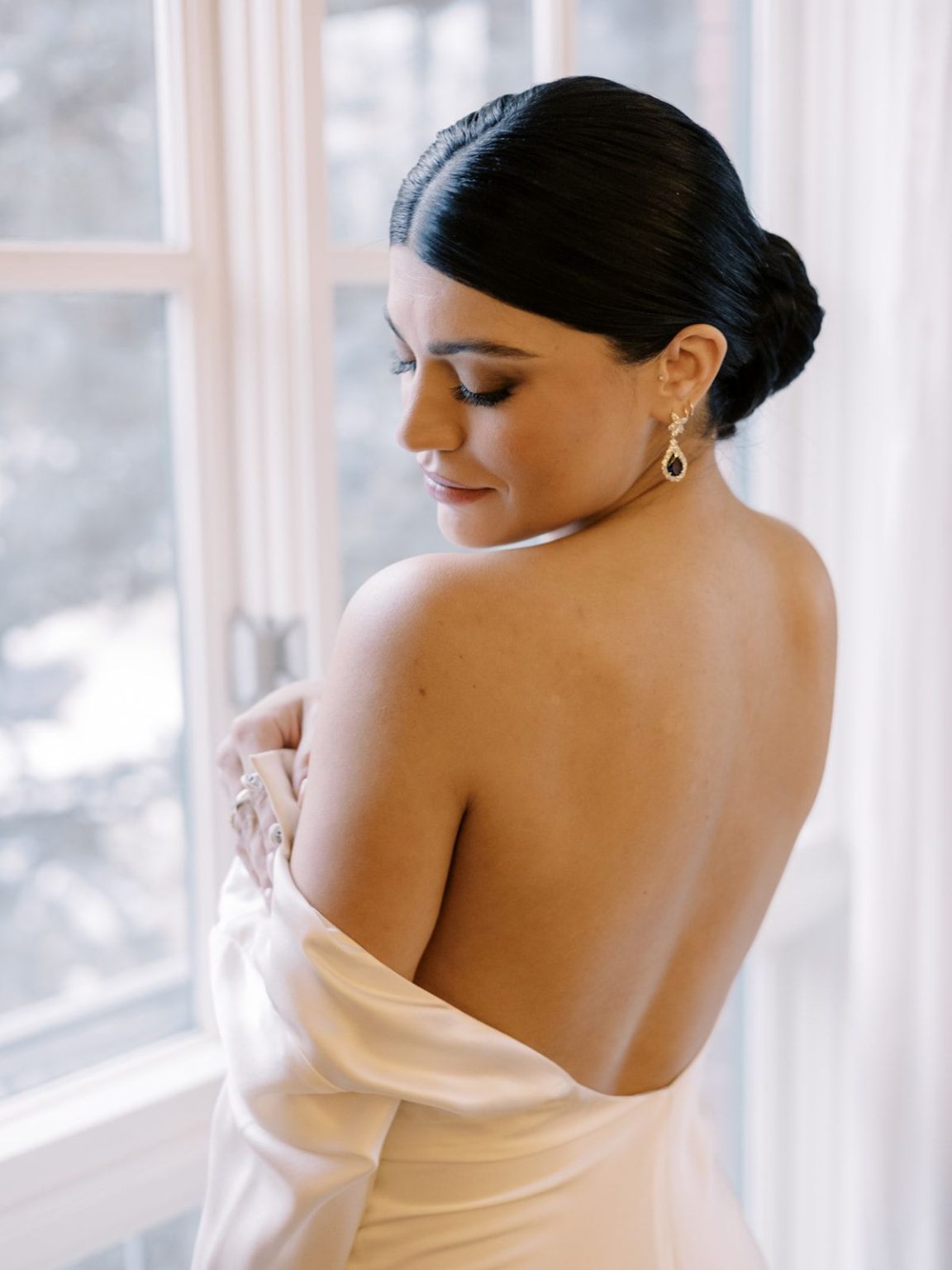 Marisa and Ashton's winter wedding at The St. Regis Aspen: getting ready
