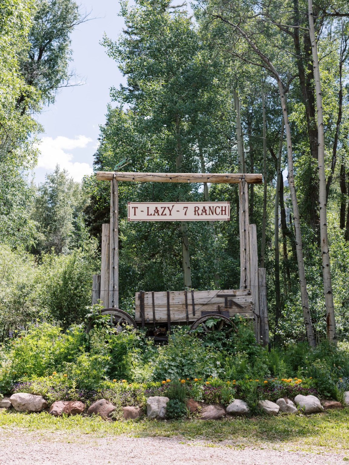 A summer wedding at T Lazy 7 Ranch, Aspen: ceremony and floral details