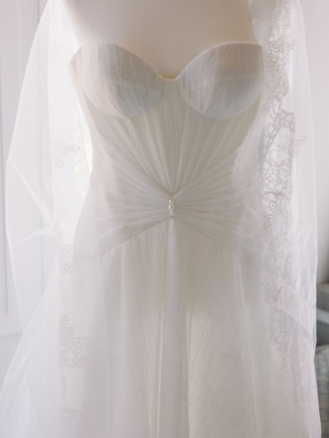 A summer wedding at T Lazy 7 Ranch, Aspen: ceremony and floral details