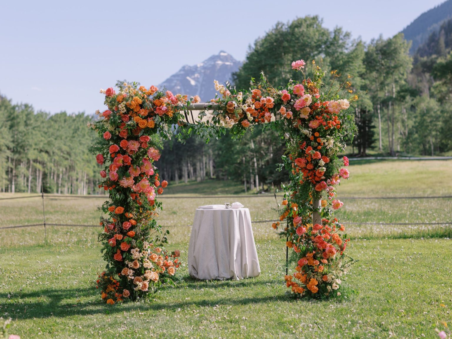 A summer wedding at T Lazy 7 Ranch, Aspen: ceremony and floral details