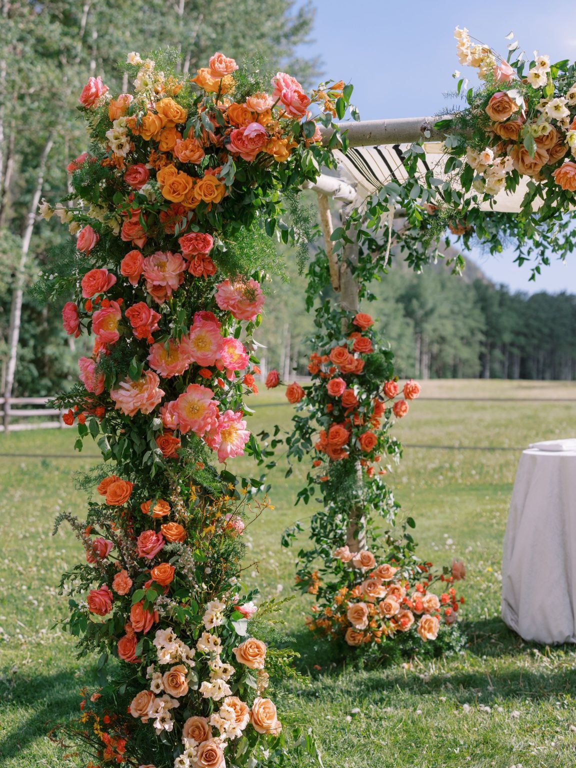 A summer wedding at T Lazy 7 Ranch, Aspen: ceremony and floral details
