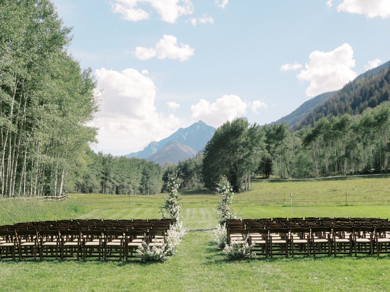 Meredith and Jason's wedding at T Lazy 7 Ranch, Aspen: portraits by the river