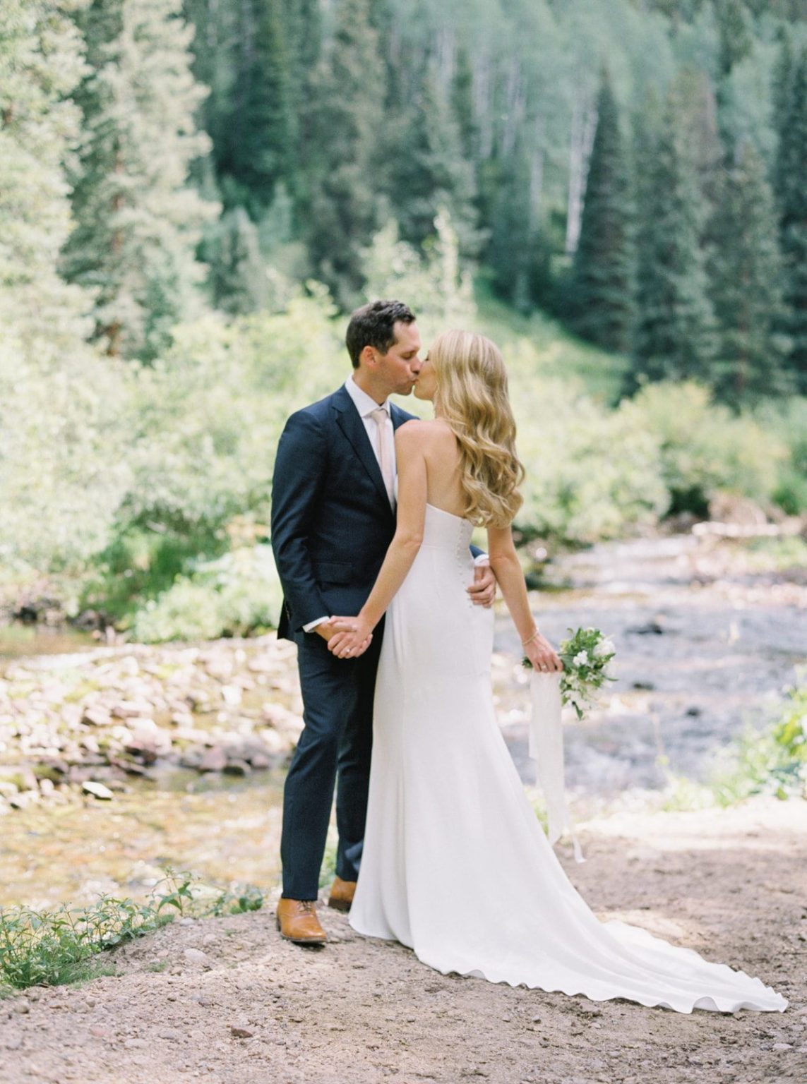 Meredith and Jason's wedding at T Lazy 7 Ranch, Aspen: portraits by the river