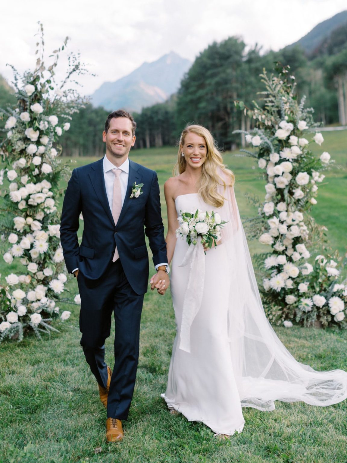 Meredith and Jason's wedding at T Lazy 7 Ranch, Aspen: portraits by the river