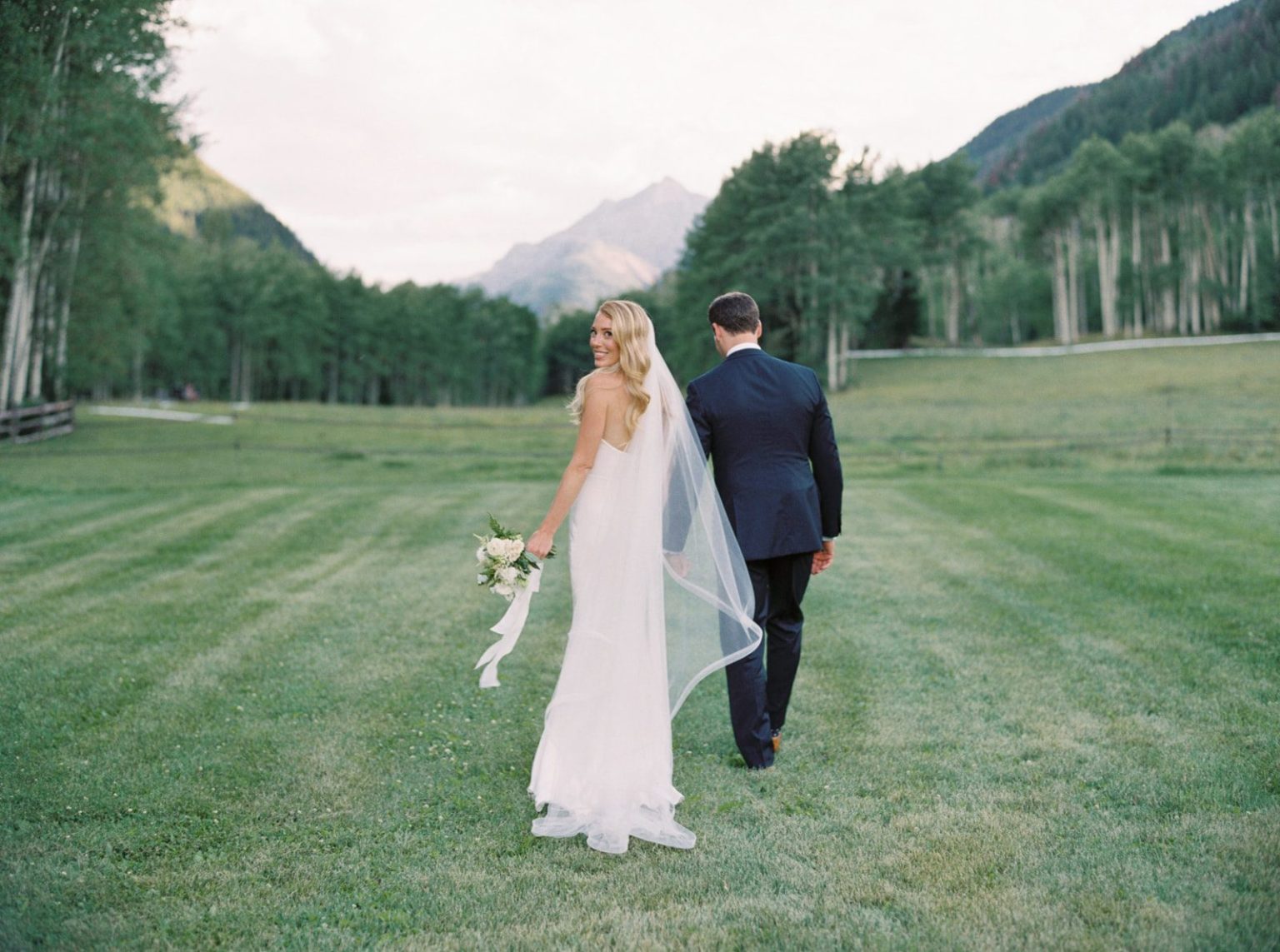 Meredith and Jason's wedding at T Lazy 7 Ranch, Aspen: portraits by the river