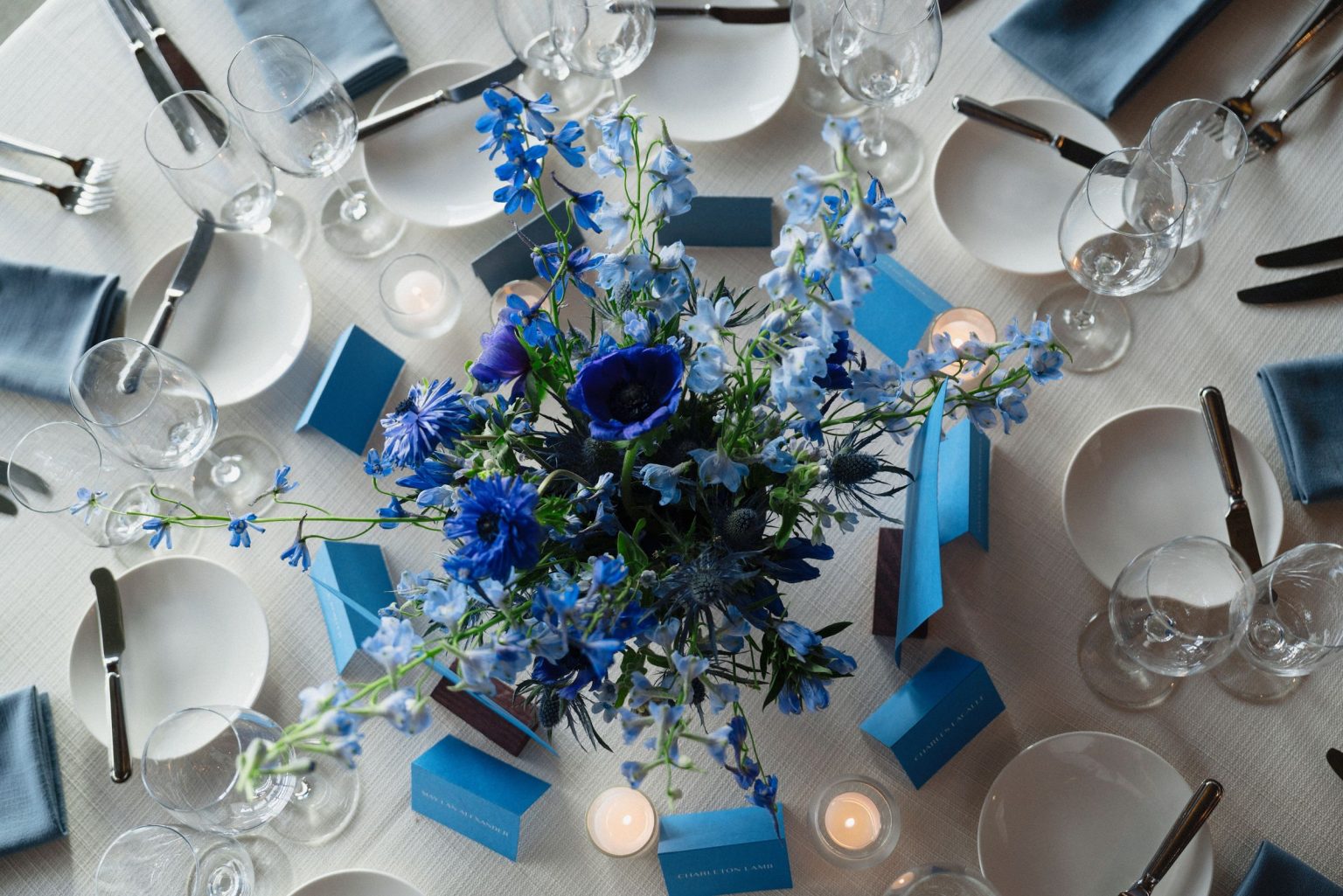 A wildflower wedding at T Lazy 7 Ranch, Aspen: a cobalt centerpiece from above