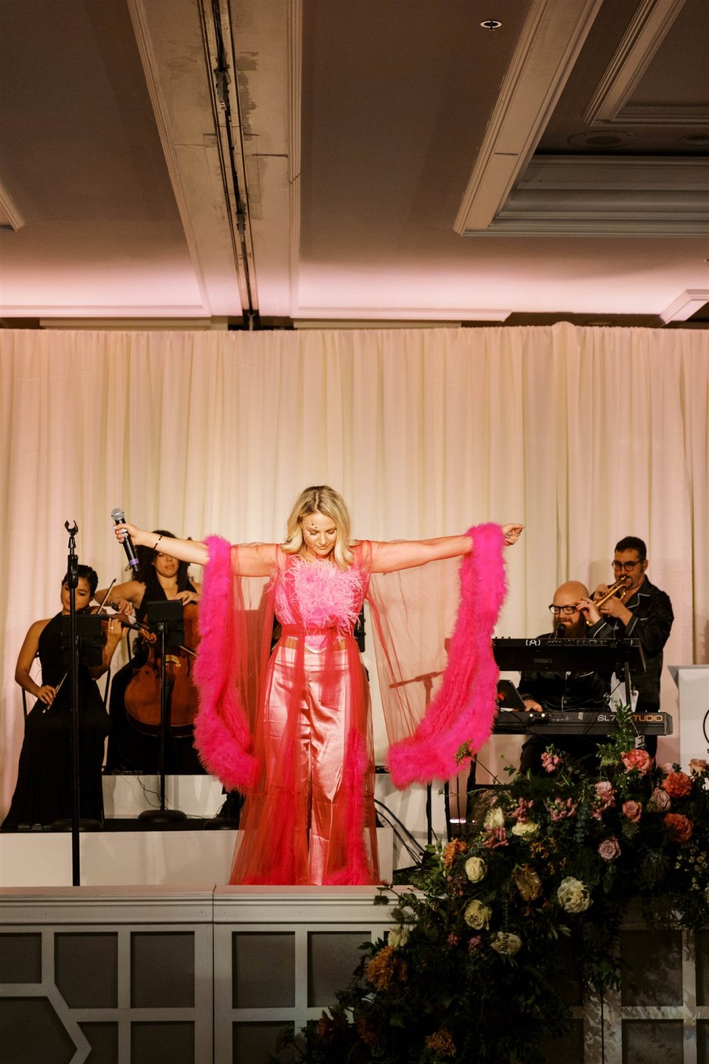 WIPA Colorado Gala in Aspen: a Mannequin performer in feathers